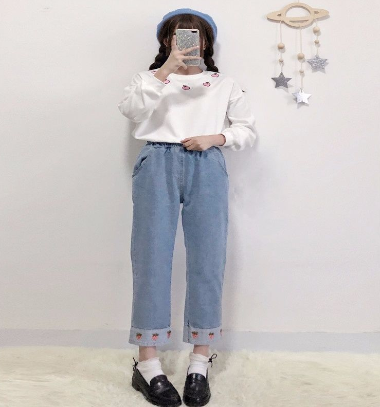 Strawberry embroidery slim jeans