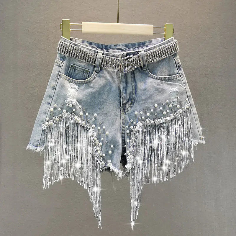 Short vaquero con cuentas y borlas